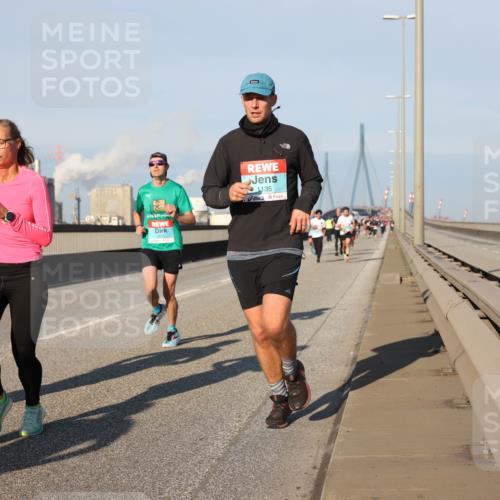 03.10.2025 - Köhlbrandbrückenlauf Lena Gebhardt http://msf.ph/oto/9114071 03.10.2025 09:43:00 Position 2 2801, 1135 meine-sportfotos.de