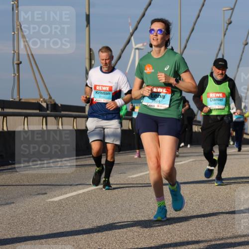03.10.2025 - Köhlbrandbrückenlauf Strokosch-Dieckow http://msf.ph/oto/9114080 03.10.2025 09:48:48 Position 2 3166, 1604, 1674 meine-sportfotos.de