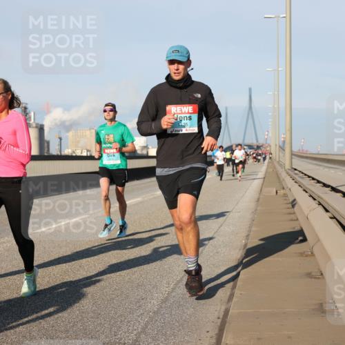 03.10.2025 - Köhlbrandbrückenlauf Lena Gebhardt http://msf.ph/oto/9114088 03.10.2025 09:43:00 Position 2 801, 1135 meine-sportfotos.de