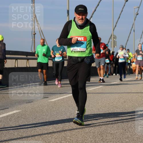 03.10.2025 - Köhlbrandbrückenlauf Strokosch-Dieckow http://msf.ph/oto/9114121 03.10.2025 09:48:52 Position 2 1674, 1296 meine-sportfotos.de