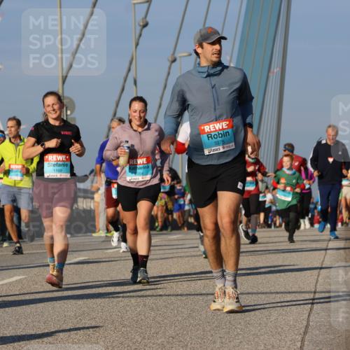 03.10.2025 - Köhlbrandbrückenlauf Strokosch-Dieckow http://msf.ph/oto/9114141 03.10.2025 09:48:56 Position 2 1169, 2054, 3375 meine-sportfotos.de
