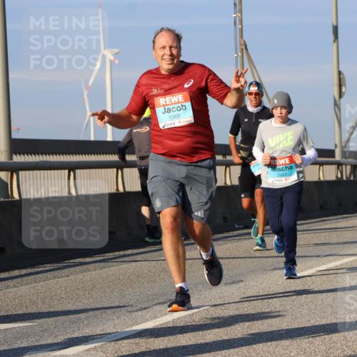 03.10.2025 - Köhlbrandbrückenlauf Strokosch-Dieckow http://msf.ph/oto/9114150 03.10.2025 09:48:57 Position 2 1388, 2841, 1169 meine-sportfotos.de