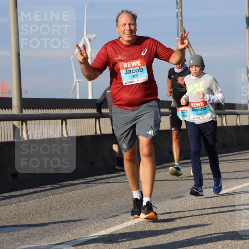 03.10.2025 - Köhlbrandbrückenlauf Strokosch-Dieckow http://msf.ph/oto/9114169 03.10.2025 09:48:57 Position 2 1388, 2841, 1169 meine-sportfotos.de