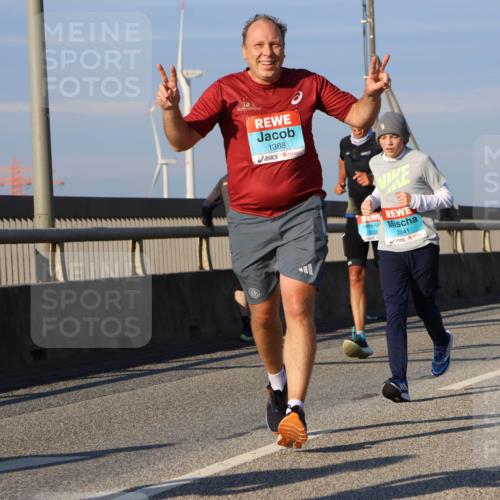 03.10.2025 - Köhlbrandbrückenlauf Strokosch-Dieckow http://msf.ph/oto/9114171 03.10.2025 09:48:58 Position 2 1388, 2841, 1169 meine-sportfotos.de
