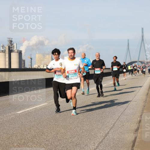 03.10.2025 - Köhlbrandbrückenlauf Lena Gebhardt http://msf.ph/oto/9114174 03.10.2025 09:43:06 Position 2 1112, 3338 meine-sportfotos.de