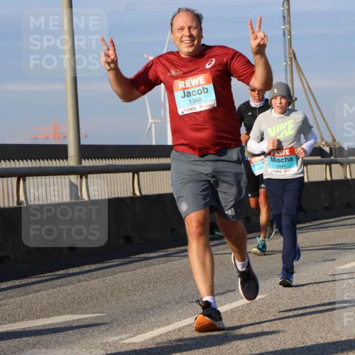 03.10.2025 - Köhlbrandbrückenlauf Strokosch-Dieckow http://msf.ph/oto/9114200 03.10.2025 09:48:58 Position 2 1388, 2256, 2841, 1169 meine-sportfotos.de