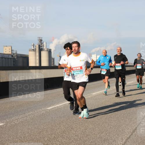 03.10.2025 - Köhlbrandbrückenlauf Lena Gebhardt http://msf.ph/oto/9114216 03.10.2025 09:43:07 Position 2 3338 meine-sportfotos.de