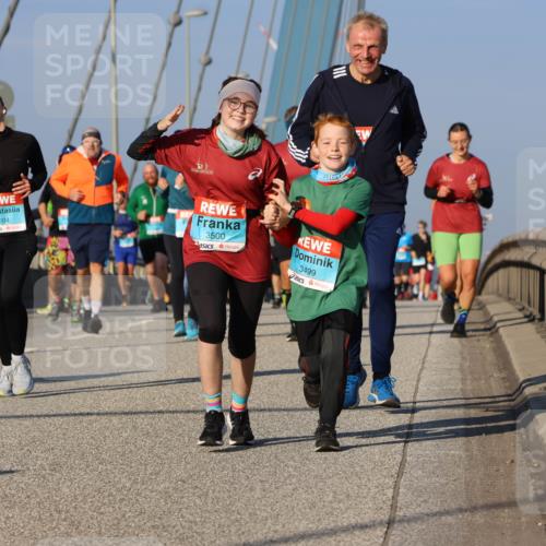 03.10.2025 - Köhlbrandbrückenlauf Strokosch-Dieckow http://msf.ph/oto/9114280 03.10.2025 09:49:03 Position 2 1204, 3500, 3499 meine-sportfotos.de