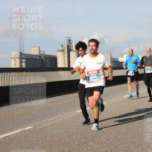 03.10.2025 - Köhlbrandbrückenlauf Lena Gebhardt http://msf.ph/oto/9114282 03.10.2025 09:43:07 Position 2 3338 meine-sportfotos.de