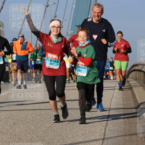 03.10.2025 - Köhlbrandbrückenlauf Strokosch-Dieckow http://msf.ph/oto/9114299 03.10.2025 09:49:03 Position 2 08, 1204, 3500, 3499 meine-sportfotos.de
