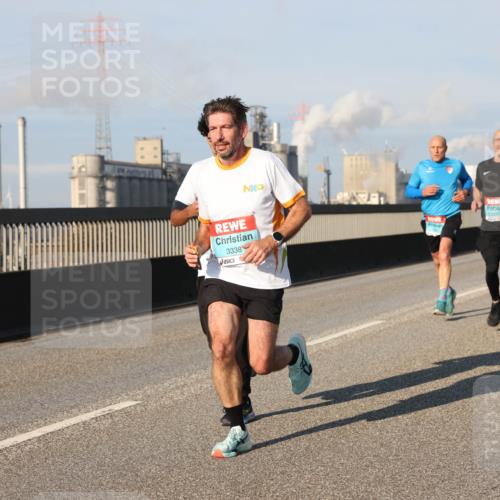 03.10.2025 - Köhlbrandbrückenlauf Lena Gebhardt http://msf.ph/oto/9114305 03.10.2025 09:43:07 Position 2 3338 meine-sportfotos.de
