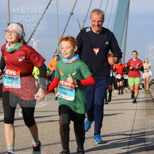 03.10.2025 - Köhlbrandbrückenlauf Strokosch-Dieckow http://msf.ph/oto/9114332 03.10.2025 09:49:06 Position 2 3500, 3499 meine-sportfotos.de
