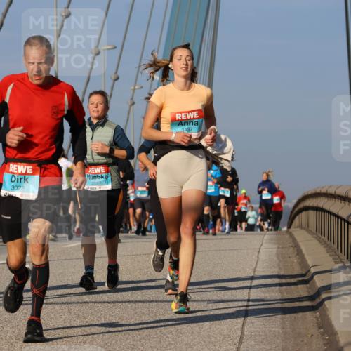 03.10.2025 - Köhlbrandbrückenlauf Strokosch-Dieckow http://msf.ph/oto/9114412 03.10.2025 09:49:13 Position 2 3057, 3028, 26877, 1437 meine-sportfotos.de