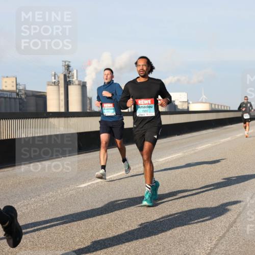 03.10.2025 - Köhlbrandbrückenlauf Lena Gebhardt http://msf.ph/oto/9114455 03.10.2025 09:43:10 Position 2 11, 2811, 1550 meine-sportfotos.de