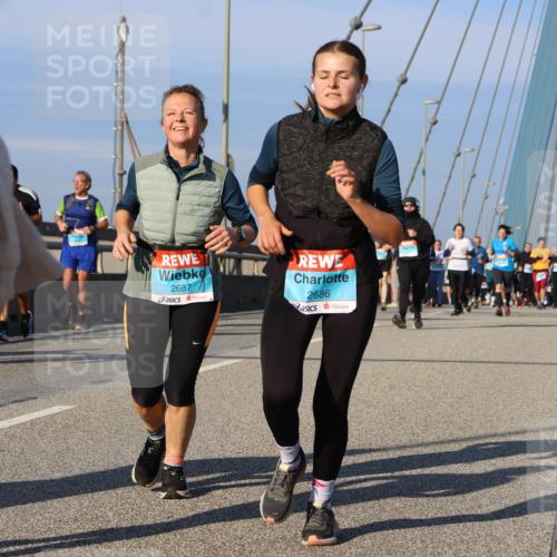03.10.2025 - Köhlbrandbrückenlauf Strokosch-Dieckow http://msf.ph/oto/9114456 03.10.2025 09:49:18 Position 2 2687, 2686 meine-sportfotos.de