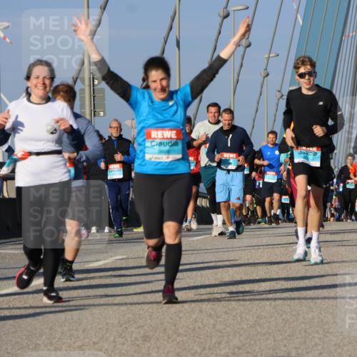 03.10.2025 - Köhlbrandbrückenlauf Strokosch-Dieckow http://msf.ph/oto/9114506 03.10.2025 09:49:25 Position 2 3471, 2749, 3666, 7, 445 meine-sportfotos.de