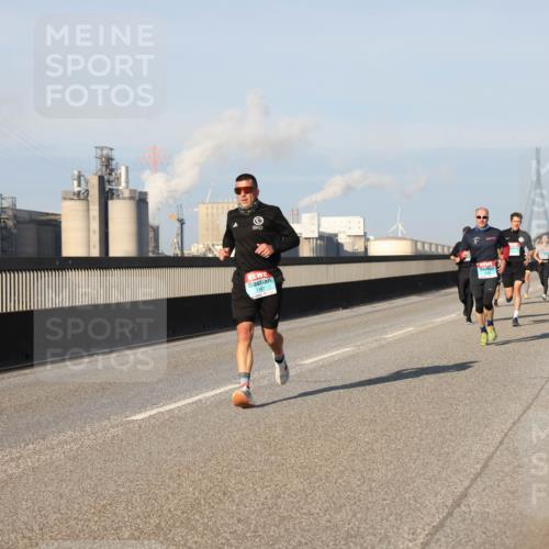 03.10.2025 - Köhlbrandbrückenlauf Lena Gebhardt http://msf.ph/oto/9114525 03.10.2025 09:43:15 Position 2 1167 meine-sportfotos.de