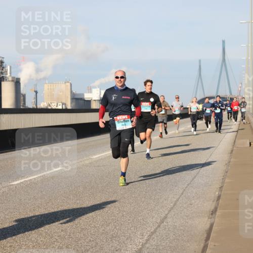 03.10.2025 - Köhlbrandbrückenlauf Lena Gebhardt http://msf.ph/oto/9114609 03.10.2025 09:43:17 Position 2 2820 meine-sportfotos.de