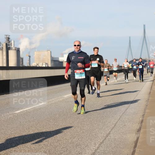 03.10.2025 - Köhlbrandbrückenlauf Lena Gebhardt http://msf.ph/oto/9114631 03.10.2025 09:43:18 Position 2  meine-sportfotos.de