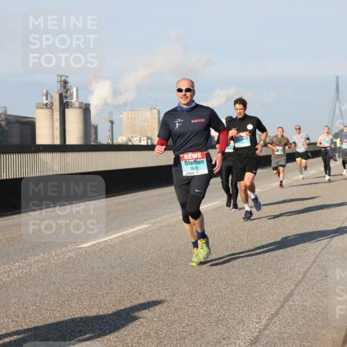 03.10.2025 - Köhlbrandbrückenlauf Lena Gebhardt http://msf.ph/oto/9114653 03.10.2025 09:43:18 Position 2 2820 meine-sportfotos.de