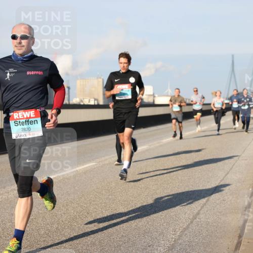 03.10.2025 - Köhlbrandbrückenlauf Lena Gebhardt http://msf.ph/oto/9114694 03.10.2025 09:43:19 Position 2 2820 meine-sportfotos.de