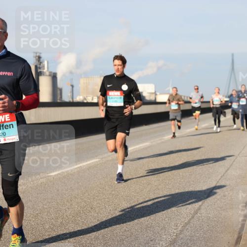 03.10.2025 - Köhlbrandbrückenlauf Lena Gebhardt http://msf.ph/oto/9114720 03.10.2025 09:43:19 Position 2 3, 2820, 3183 meine-sportfotos.de