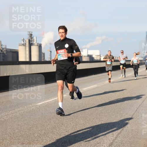 03.10.2025 - Köhlbrandbrückenlauf Lena Gebhardt http://msf.ph/oto/9114730 03.10.2025 09:43:19 Position 2 310 meine-sportfotos.de