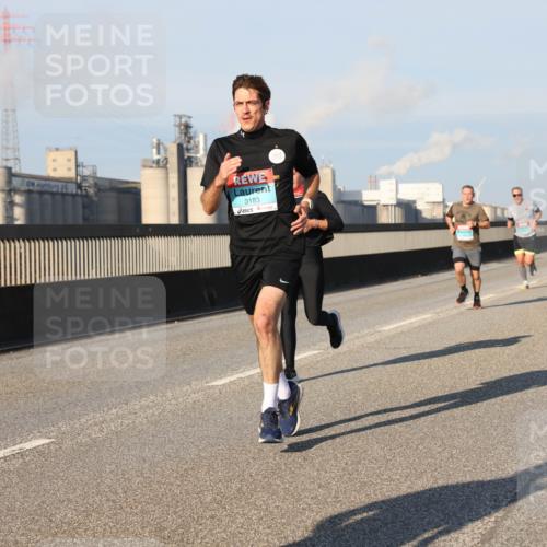 03.10.2025 - Köhlbrandbrückenlauf Lena Gebhardt http://msf.ph/oto/9114760 03.10.2025 09:43:19 Position 2 3183 meine-sportfotos.de