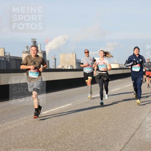 03.10.2025 - Köhlbrandbrückenlauf Lena Gebhardt http://msf.ph/oto/9114937 03.10.2025 09:43:23 Position 2 1142 meine-sportfotos.de