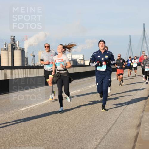 03.10.2025 - Köhlbrandbrückenlauf Lena Gebhardt http://msf.ph/oto/9114974 03.10.2025 09:43:23 Position 2  meine-sportfotos.de