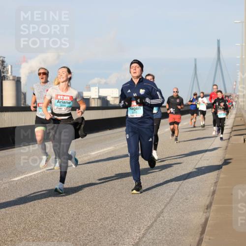 03.10.2025 - Köhlbrandbrückenlauf Lena Gebhardt http://msf.ph/oto/9114982 03.10.2025 09:43:24 Position 2 3246, 10, 3243, 10 meine-sportfotos.de