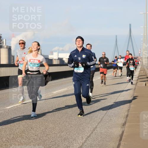 03.10.2025 - Köhlbrandbrückenlauf Lena Gebhardt http://msf.ph/oto/9114991 03.10.2025 09:43:24 Position 2 3, 3246, 10, 3243, 10 meine-sportfotos.de