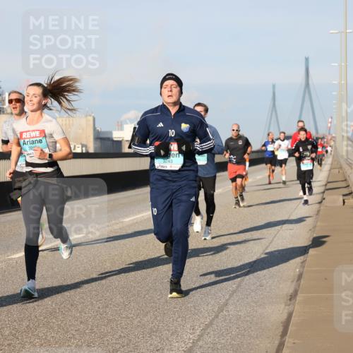03.10.2025 - Köhlbrandbrückenlauf Lena Gebhardt http://msf.ph/oto/9114999 03.10.2025 09:43:24 Position 2 3210, 10, 10, 3243 meine-sportfotos.de