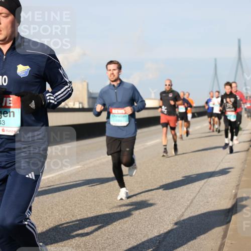 03.10.2025 - Köhlbrandbrückenlauf Lena Gebhardt http://msf.ph/oto/9115067 03.10.2025 09:43:25 Position 2 10, 3243 meine-sportfotos.de