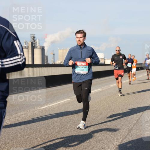 03.10.2025 - Köhlbrandbrückenlauf Lena Gebhardt http://msf.ph/oto/9115076 03.10.2025 09:43:25 Position 2 10, 8243, 1052 meine-sportfotos.de