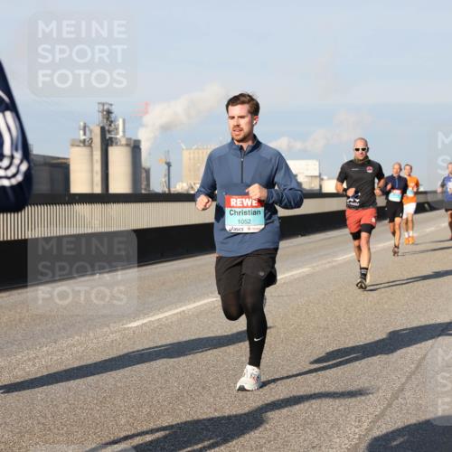 03.10.2025 - Köhlbrandbrückenlauf Lena Gebhardt http://msf.ph/oto/9115084 03.10.2025 09:43:25 Position 2 1052 meine-sportfotos.de