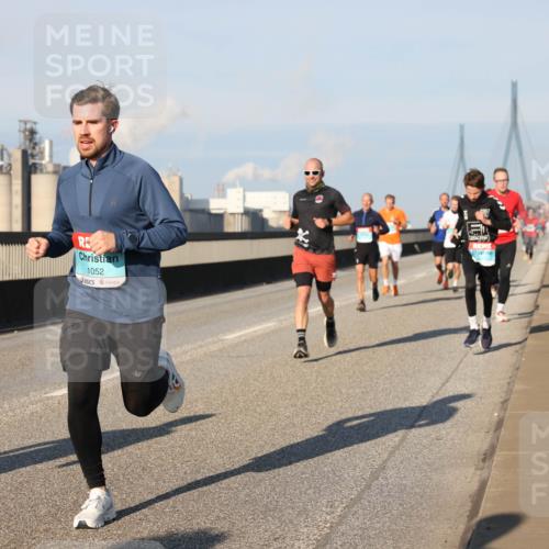 03.10.2025 - Köhlbrandbrückenlauf Lena Gebhardt http://msf.ph/oto/9115103 03.10.2025 09:43:26 Position 2 1052 meine-sportfotos.de