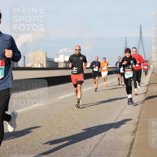 03.10.2025 - Köhlbrandbrückenlauf Lena Gebhardt http://msf.ph/oto/9115111 03.10.2025 09:43:26 Position 2 1052 meine-sportfotos.de