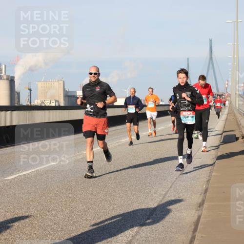 03.10.2025 - Köhlbrandbrückenlauf Lena Gebhardt http://msf.ph/oto/9115120 03.10.2025 09:43:26 Position 2  meine-sportfotos.de