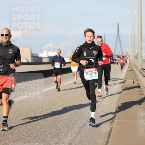 03.10.2025 - Köhlbrandbrückenlauf Lena Gebhardt http://msf.ph/oto/9115163 03.10.2025 09:43:28 Position 2 1000, 2760 meine-sportfotos.de