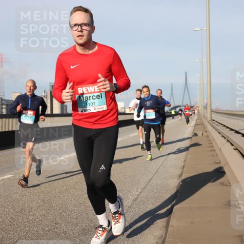 03.10.2025 - Köhlbrandbrückenlauf Lena Gebhardt http://msf.ph/oto/9115276 03.10.2025 09:43:30 Position 2 1107, 6 meine-sportfotos.de