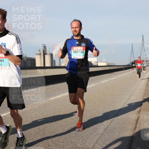 03.10.2025 - Köhlbrandbrückenlauf Lena Gebhardt http://msf.ph/oto/9115402 03.10.2025 09:43:33 Position 2 3155, 1215 meine-sportfotos.de