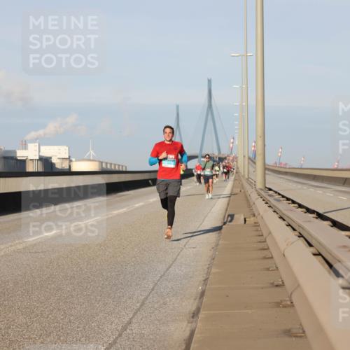 03.10.2025 - Köhlbrandbrückenlauf Lena Gebhardt http://msf.ph/oto/9115456 03.10.2025 09:43:35 Position 2  meine-sportfotos.de
