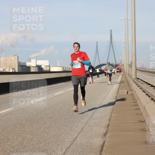 03.10.2025 - Köhlbrandbrückenlauf Lena Gebhardt http://msf.ph/oto/9115496 03.10.2025 09:43:36 Position 2 3518 meine-sportfotos.de