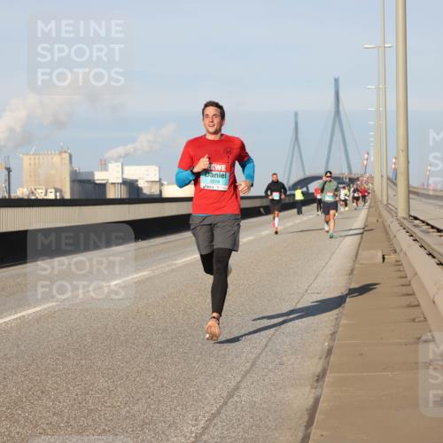 03.10.2025 - Köhlbrandbrückenlauf Lena Gebhardt http://msf.ph/oto/9115522 03.10.2025 09:43:36 Position 2 3518 meine-sportfotos.de