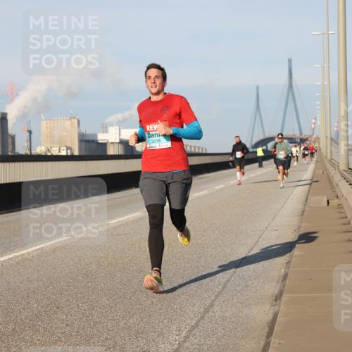 03.10.2025 - Köhlbrandbrückenlauf Lena Gebhardt http://msf.ph/oto/9115568 03.10.2025 09:43:37 Position 2 3518 meine-sportfotos.de