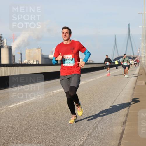 03.10.2025 - Köhlbrandbrückenlauf Lena Gebhardt http://msf.ph/oto/9115574 03.10.2025 09:43:37 Position 2 3518 meine-sportfotos.de