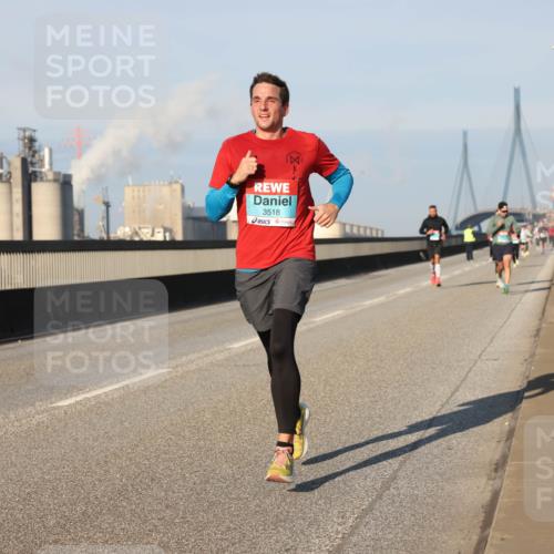 03.10.2025 - Köhlbrandbrückenlauf Lena Gebhardt http://msf.ph/oto/9115590 03.10.2025 09:43:37 Position 2 3518 meine-sportfotos.de