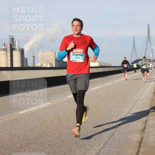 03.10.2025 - Köhlbrandbrückenlauf Lena Gebhardt http://msf.ph/oto/9115599 03.10.2025 09:43:37 Position 2 3518 meine-sportfotos.de