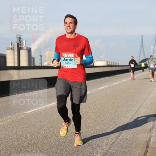 03.10.2025 - Köhlbrandbrückenlauf Lena Gebhardt http://msf.ph/oto/9115635 03.10.2025 09:43:37 Position 2 3518 meine-sportfotos.de
